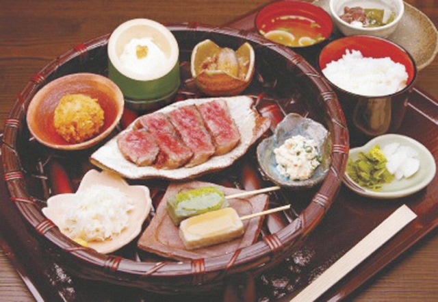 日帰り/近江八幡水郷めぐりと旧酒蔵を改装したレストランで近江牛ランチ🎀２㌽（一宮・岐阜・多治見ルート）